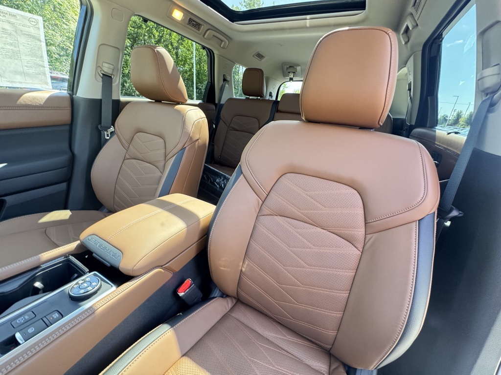 2025 Nissan Pathfinder Platinum photo 15