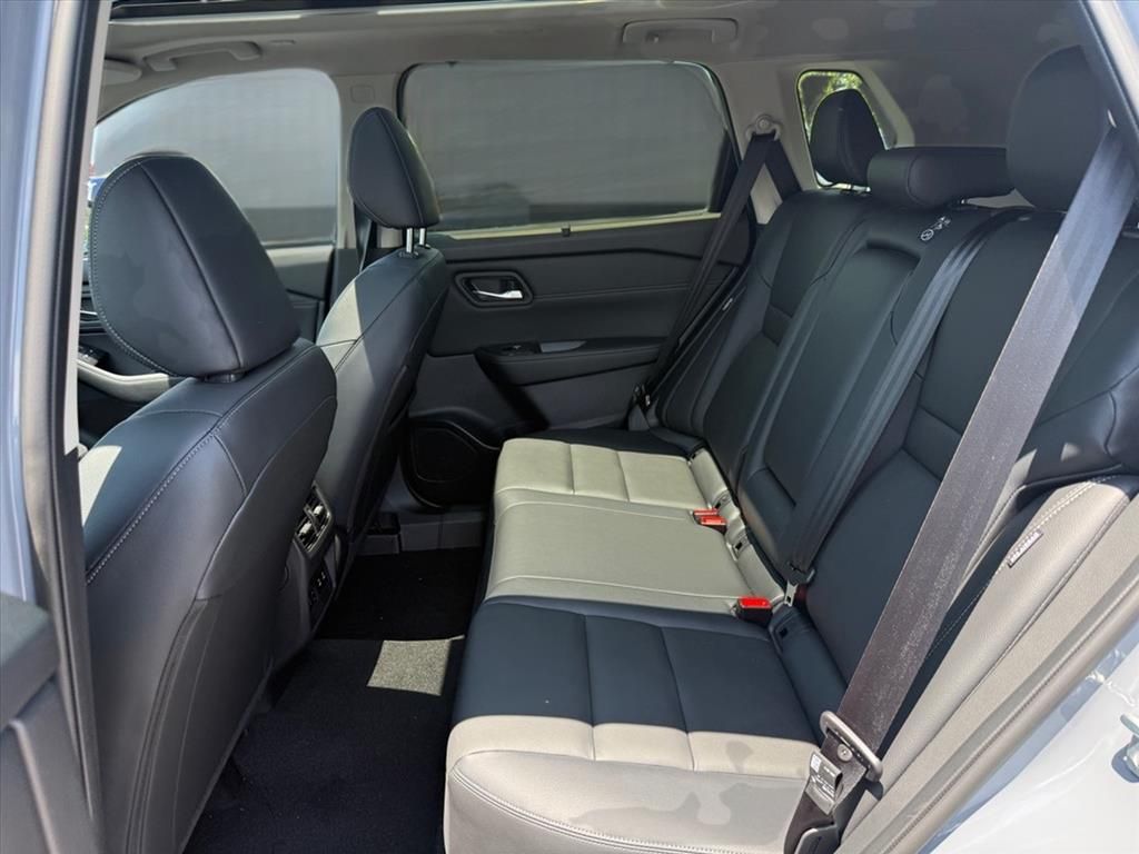 2025 Nissan Rogue SL photo 16