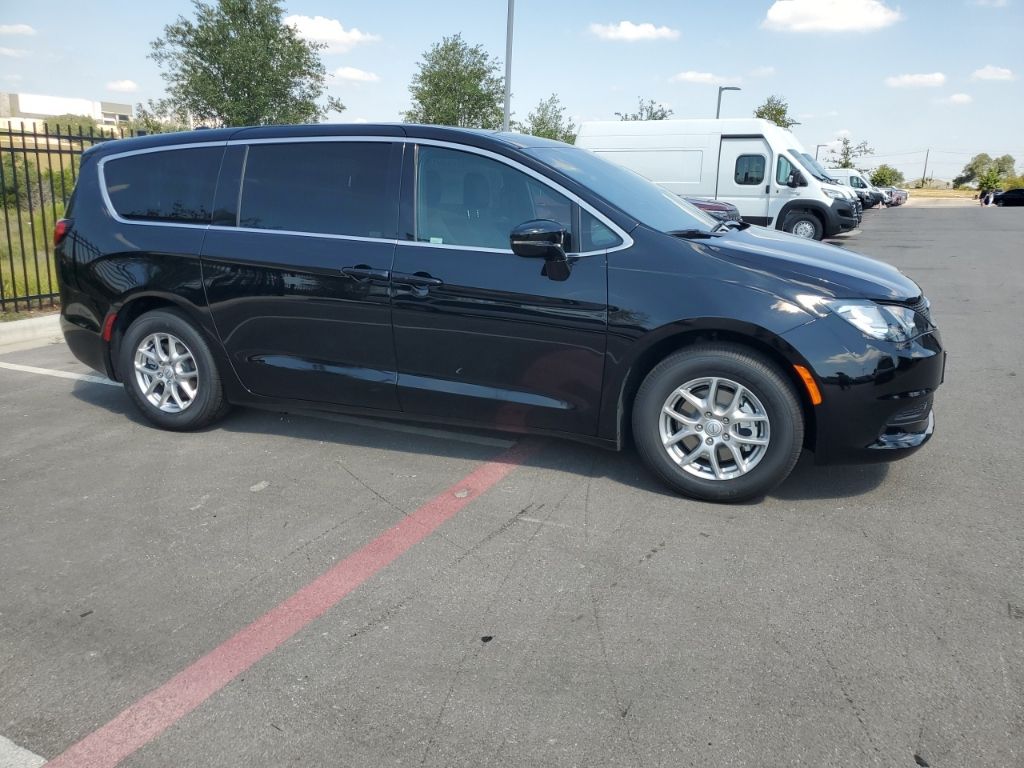 2026 Chrysler Voyager LX photo 12