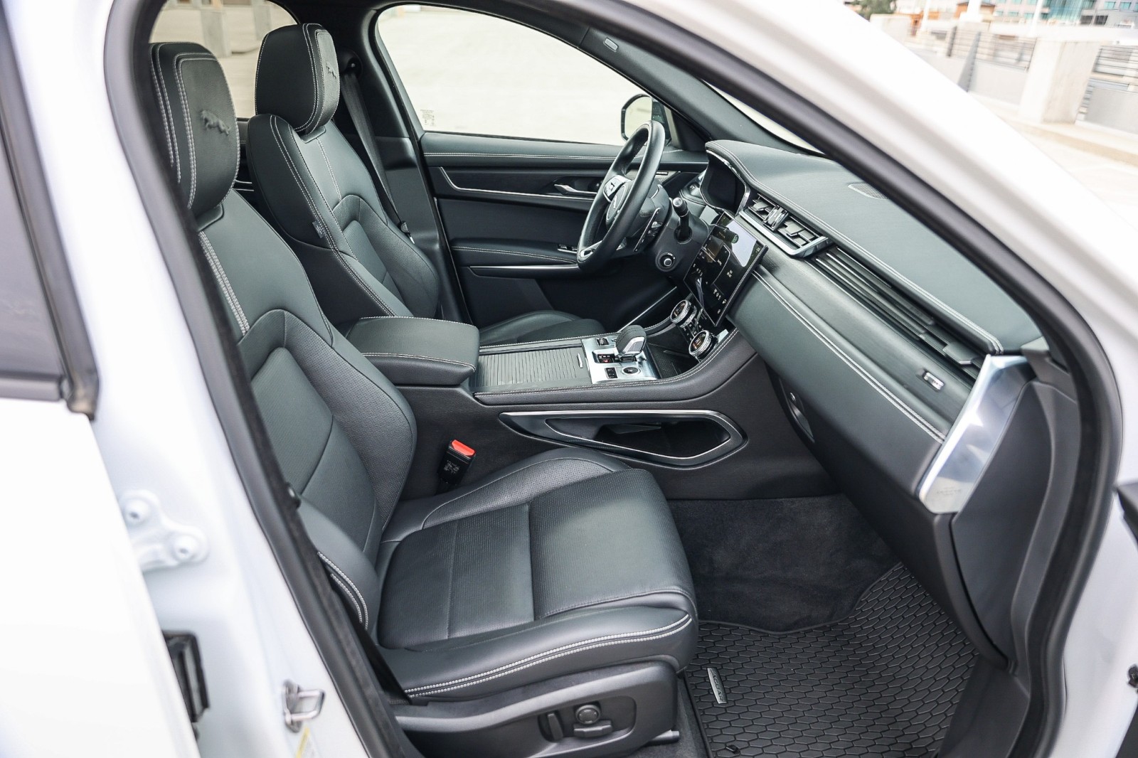 2024 Jaguar F-PACE P250 R-Dynamic S photo 15