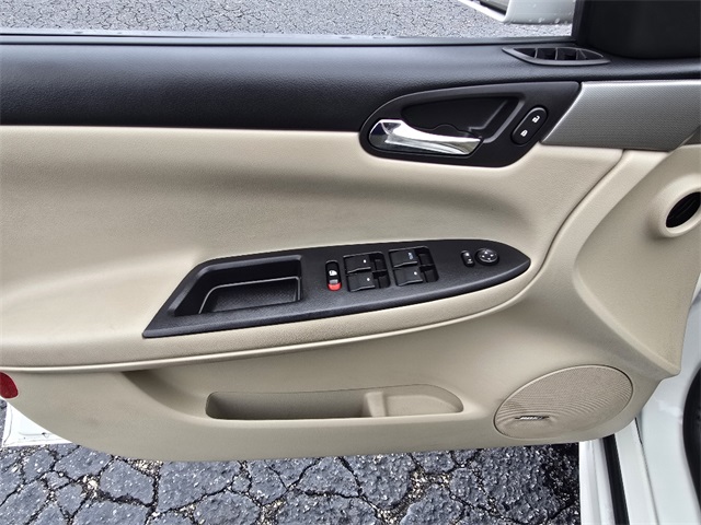 2009 Chevrolet Impala SS photo 7