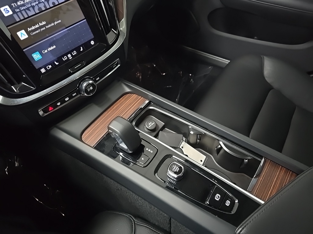 2024 Volvo S60 B5 Plus photo 27