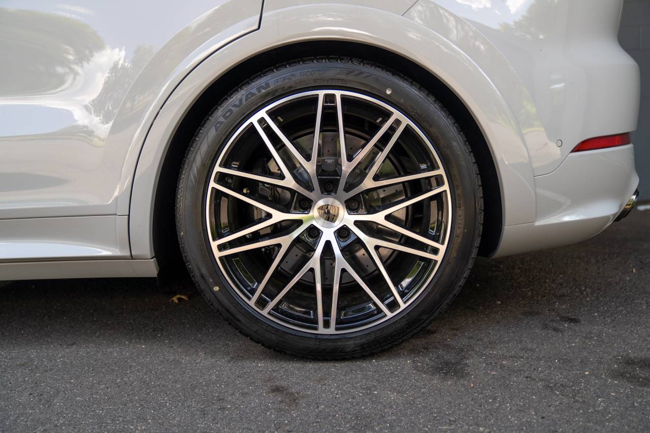 2025 Porsche Cayenne Turbo E-Hybrid Coupe photo 11