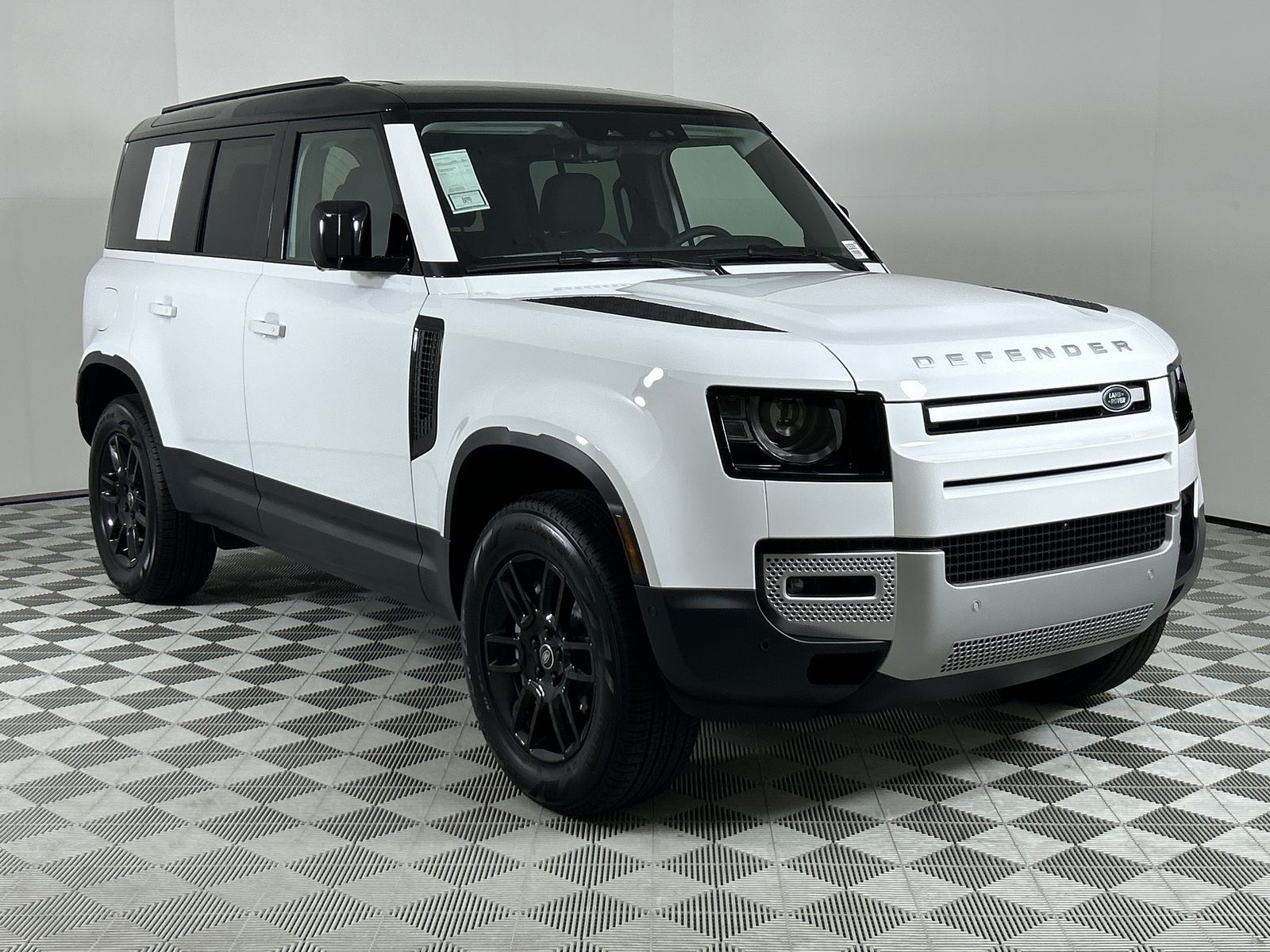 2025 Land Rover Defender 110 S photo 7