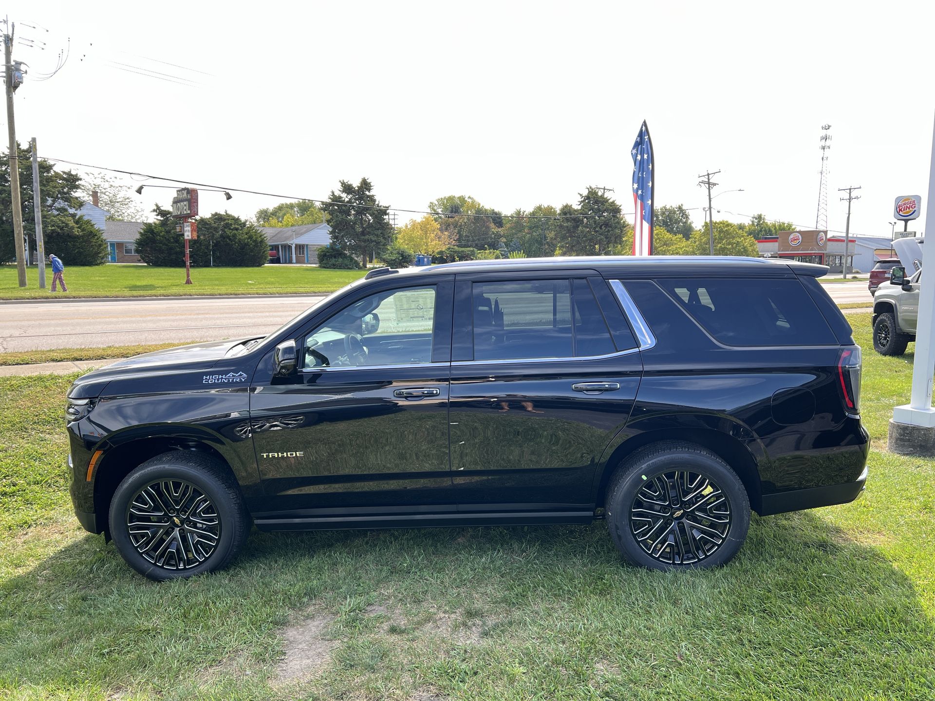 2025 Chevrolet Tahoe High Country photo 2