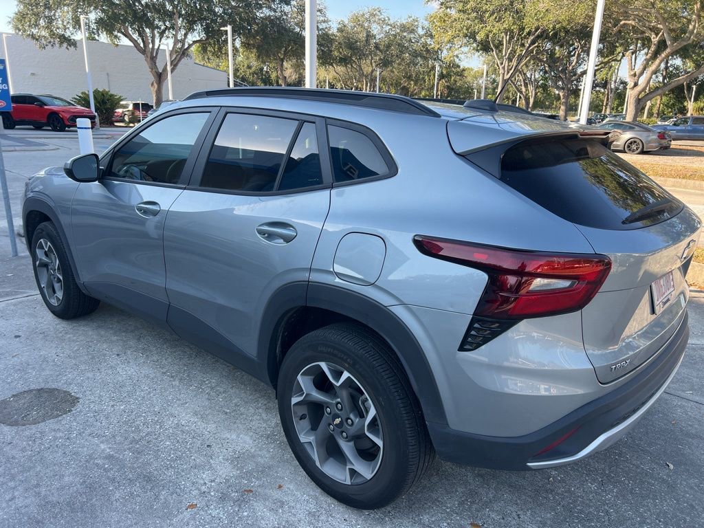 2024 Chevrolet Trax LT photo 4