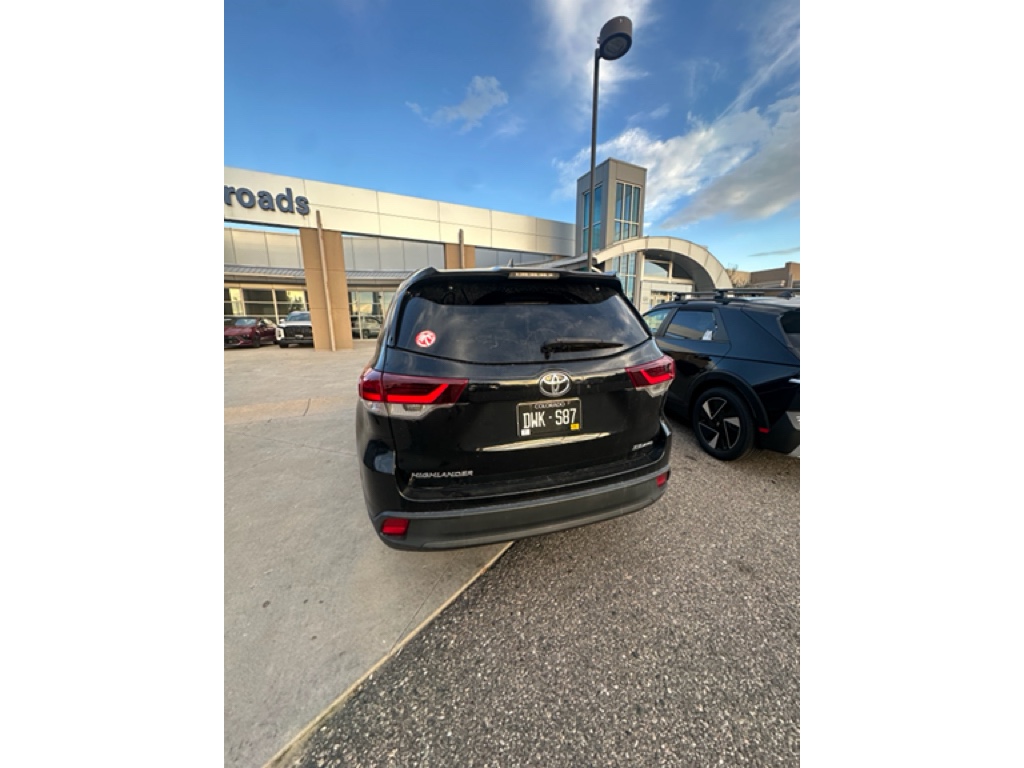 2019 Toyota Highlander SE photo 3