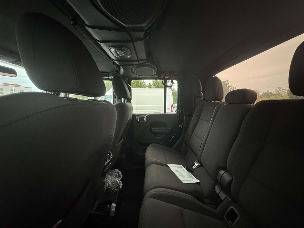 2020 Jeep Gladiator Sport photo 6