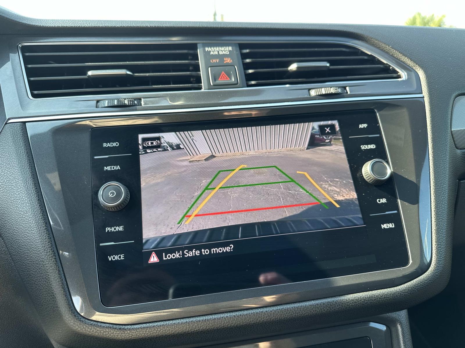 2023 Volkswagen Tiguan Black SE R-Line photo 18