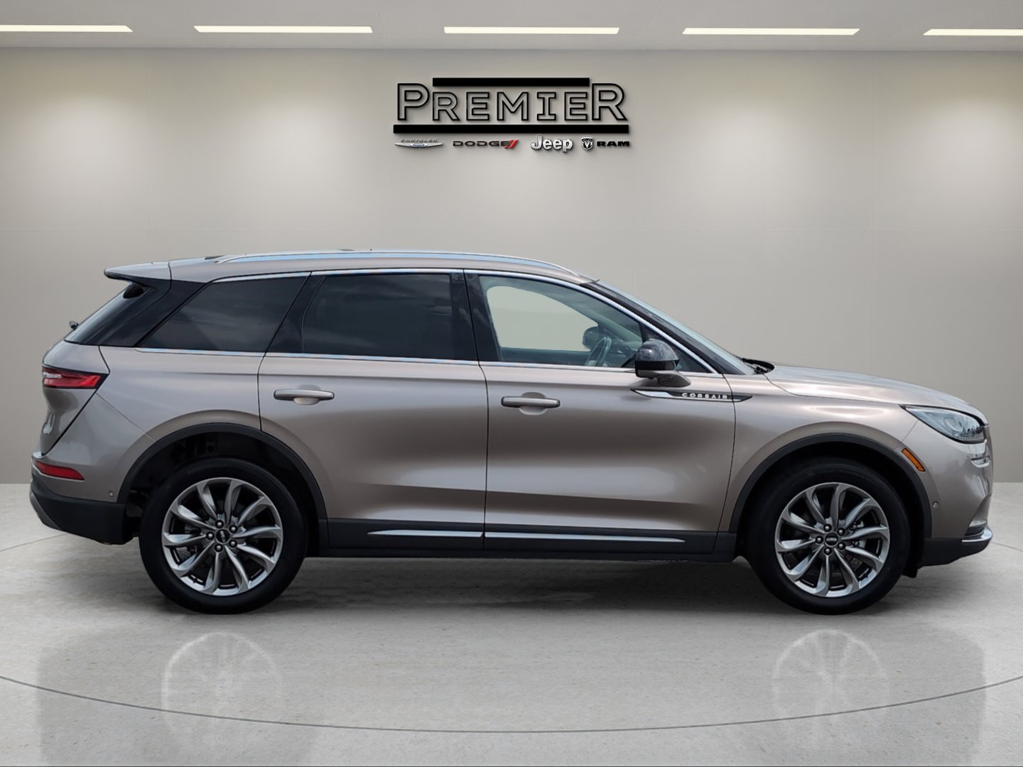 2020 Lincoln Corsair Standard photo 7