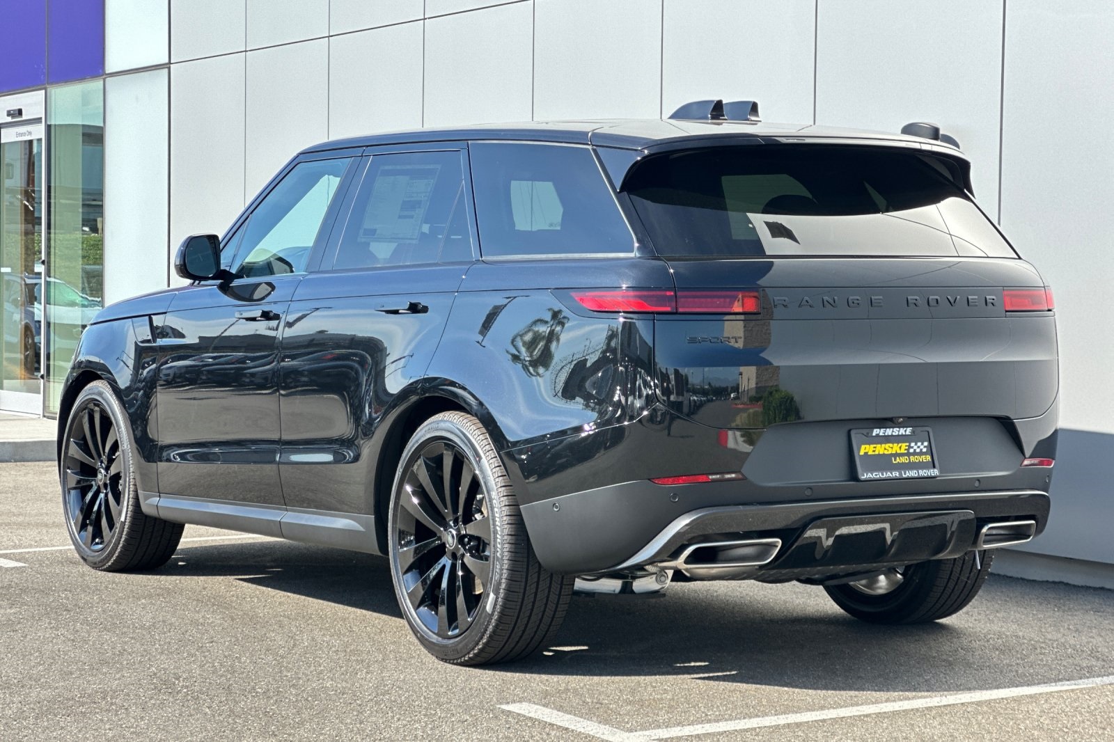 2025 Land Rover Range Rover Sport SE photo 3