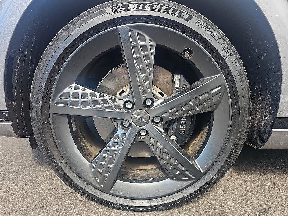 2023 Genesis GV70 2.5T Sport photo 9