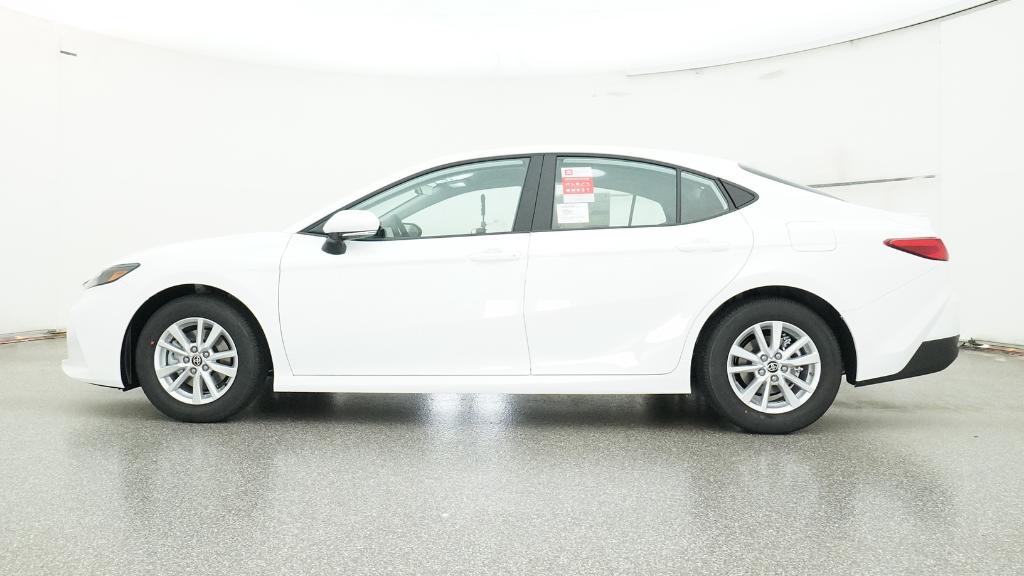 2025 Toyota Camry LE photo 9