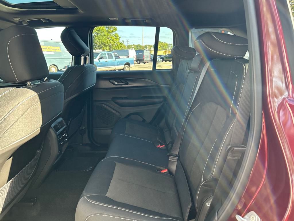 2025 Jeep Grand Cherokee Laredo X photo 24