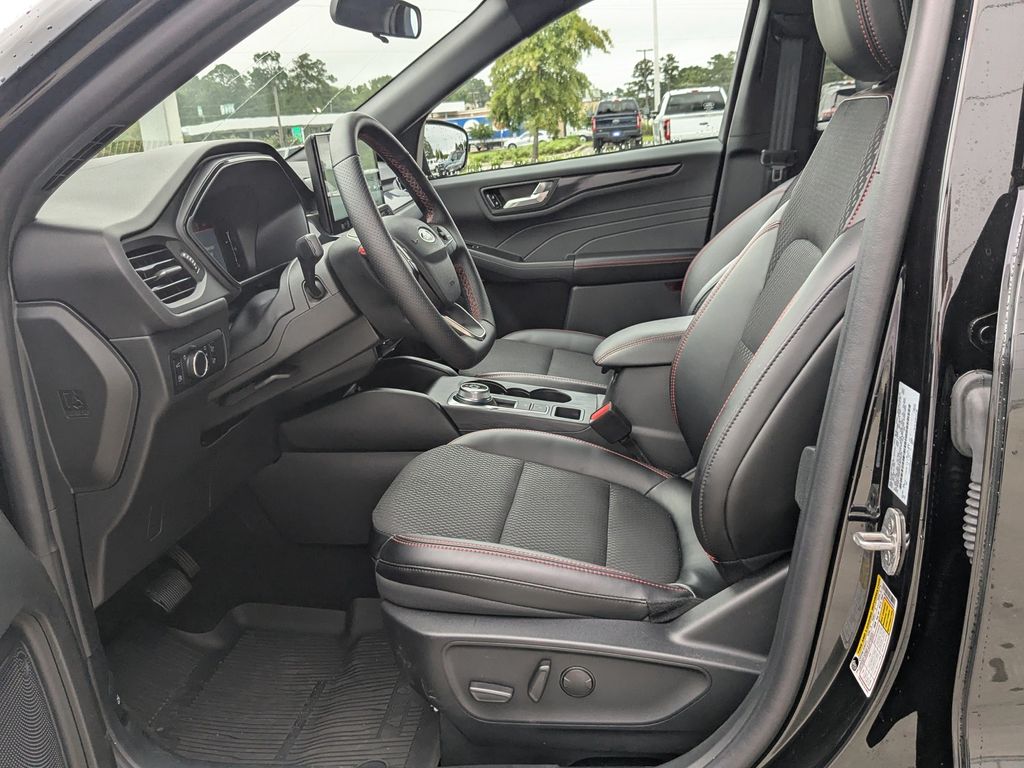 2025 Ford Escape Hybrid ST-Line photo 16
