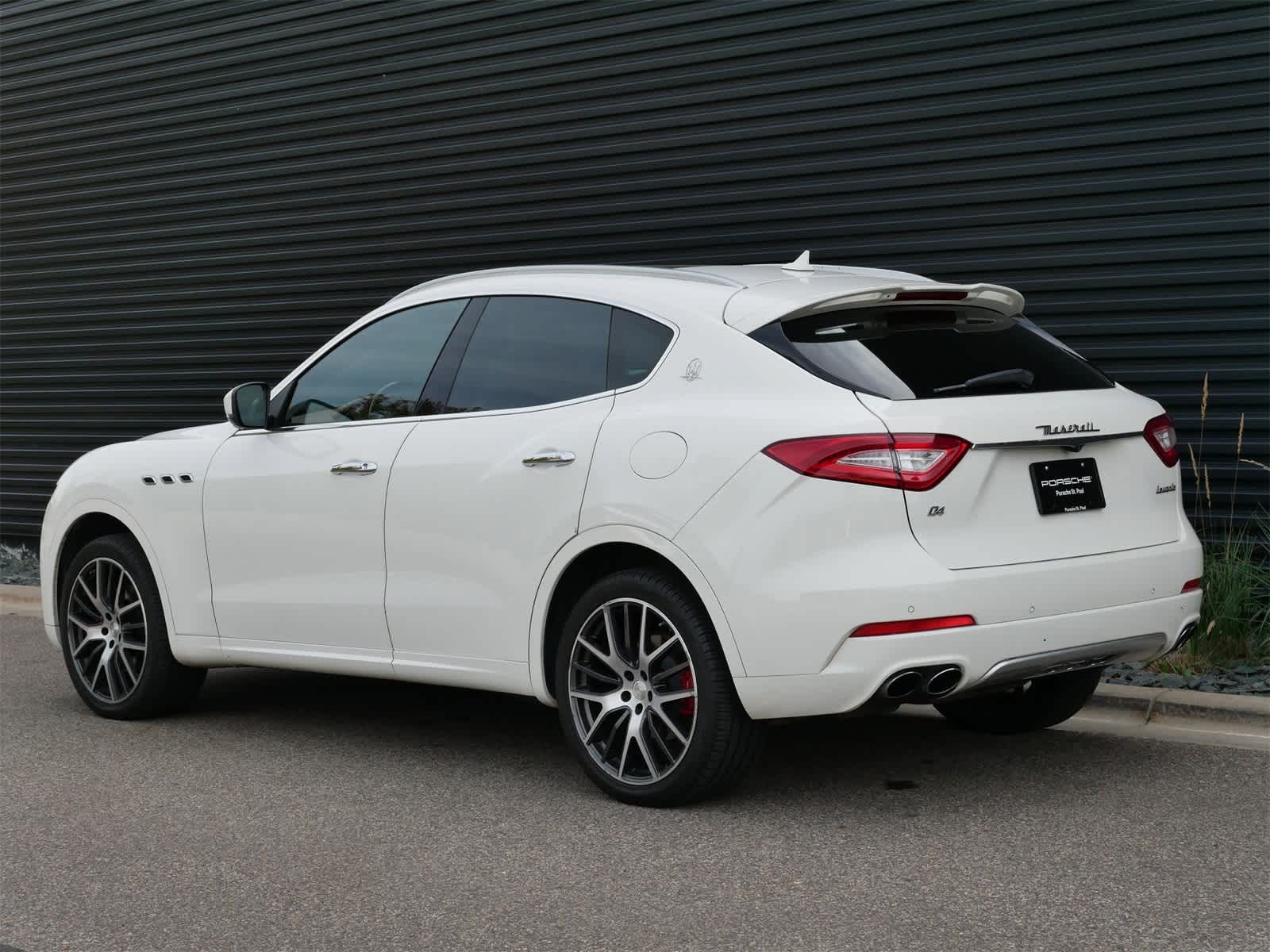 2017 Maserati Levante photo 3
