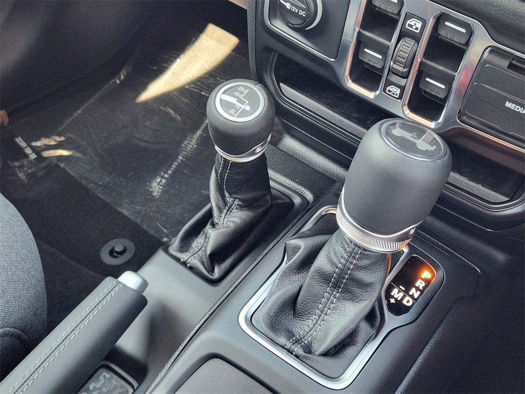 2025 Jeep Wrangler Sport RHD photo 14