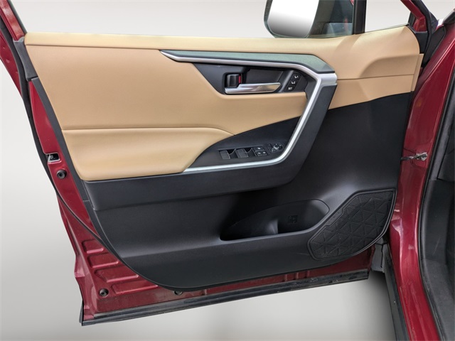2021 Toyota RAV4 Hybrid XLE Premium photo 11
