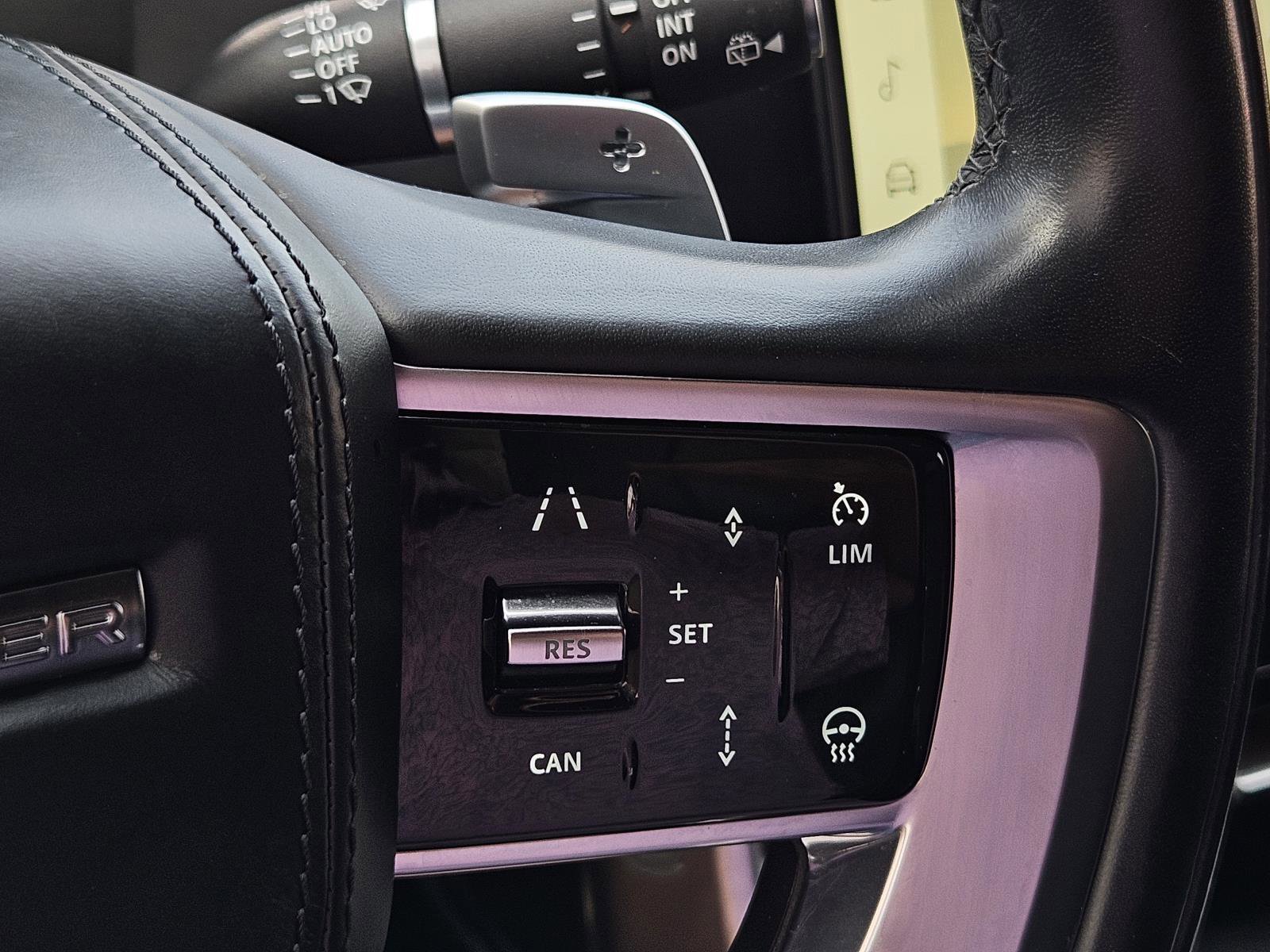 2023 Land Rover Range Rover SE photo 14
