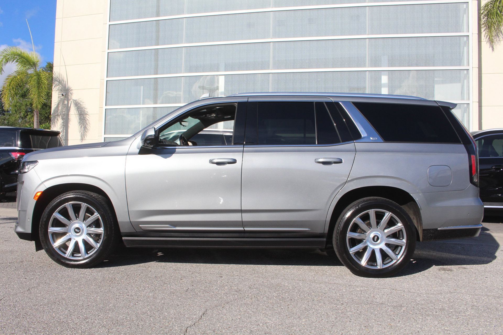 2023 Cadillac Escalade Premium Luxury Platinum photo 2