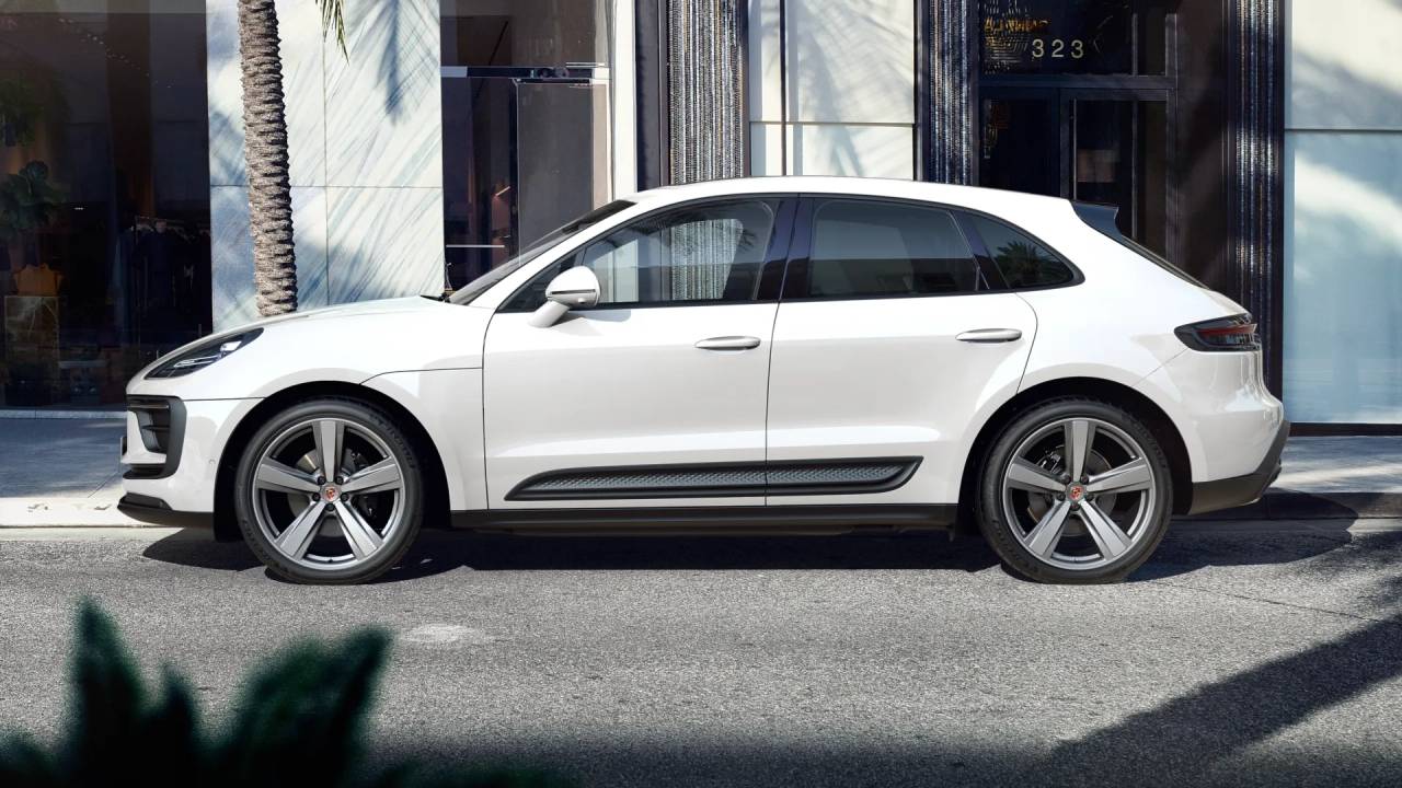2025 Porsche Macan T photo 2