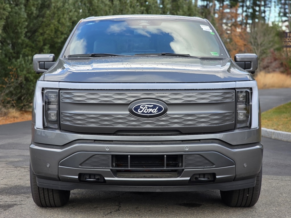 2025 Ford F-150 Lightning Lariat photo 2