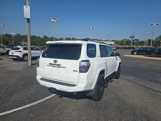 2019 Toyota 4Runner SR5 photo 2