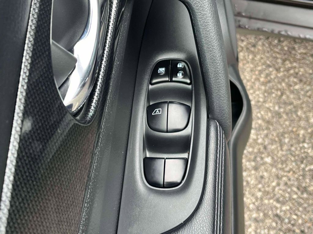 2016 Nissan Rogue SL photo 8