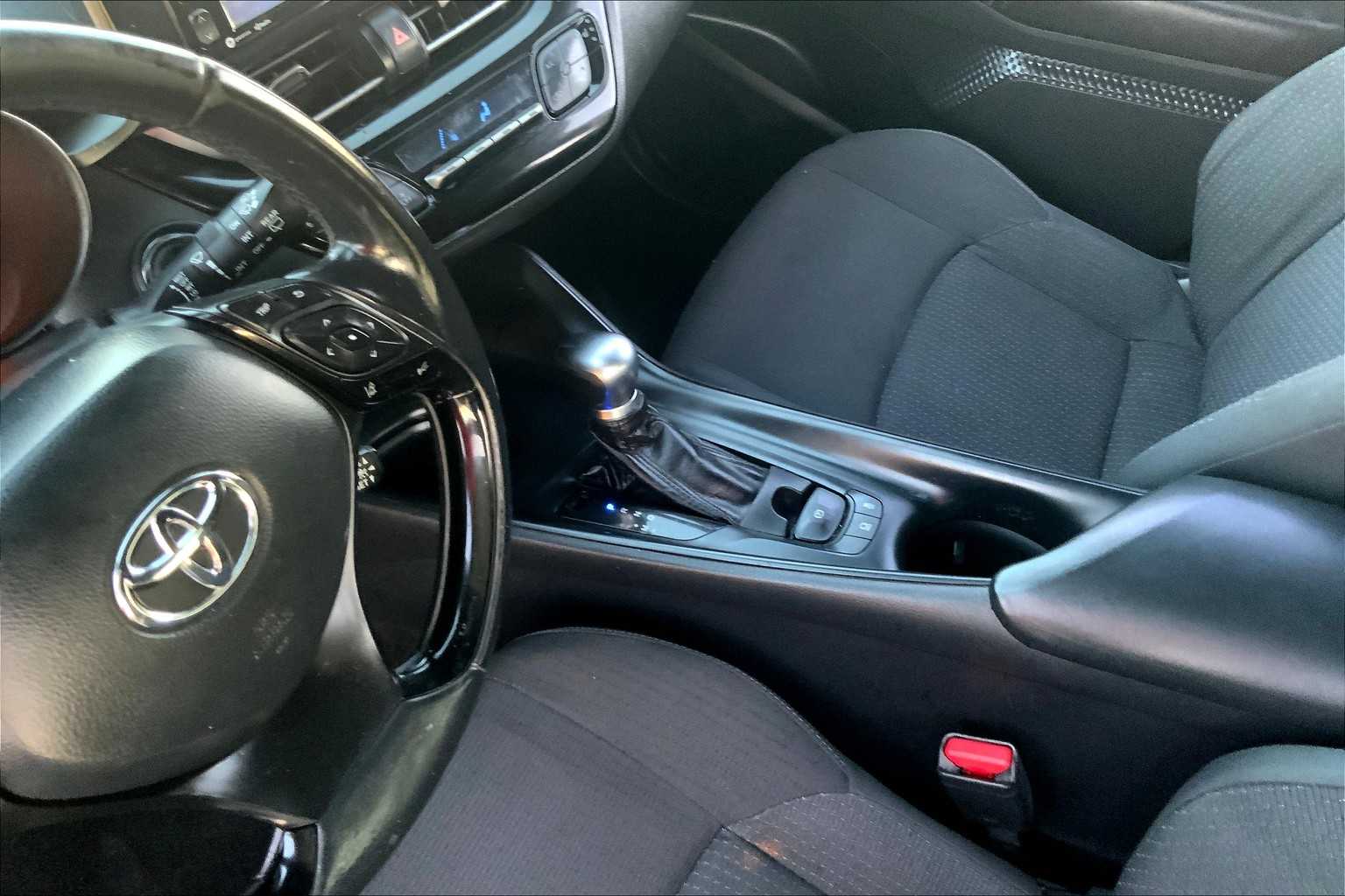 2018 Toyota C-HR XLE Premium photo 15