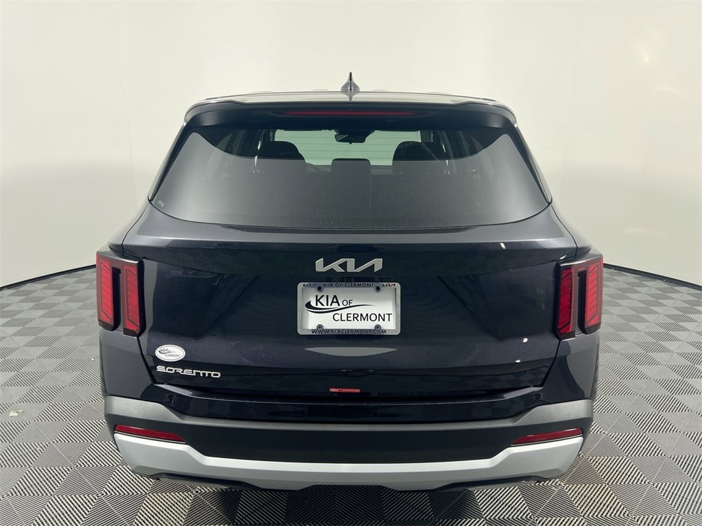 2026 Kia Sorento LX photo 3