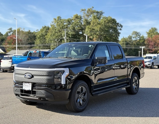 2025 Ford F-150 Lightning photo 8