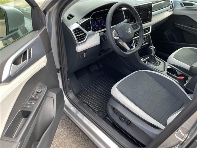 2025 Volkswagen Taos SE photo 4