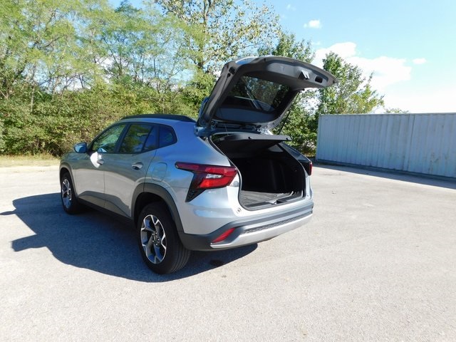 2024 Chevrolet Trax LT photo 17