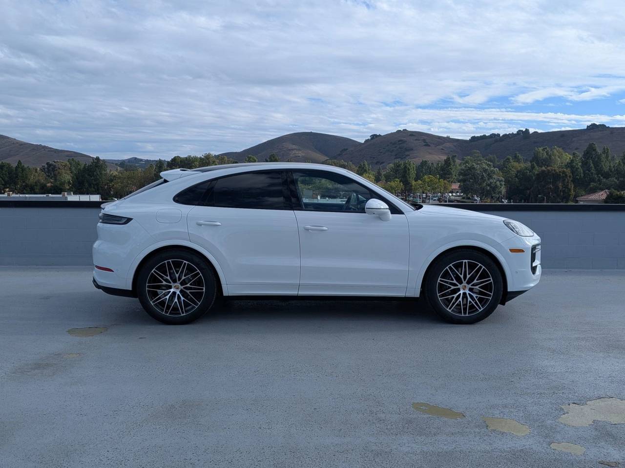 2025 Porsche Cayenne Coupe Base photo 8