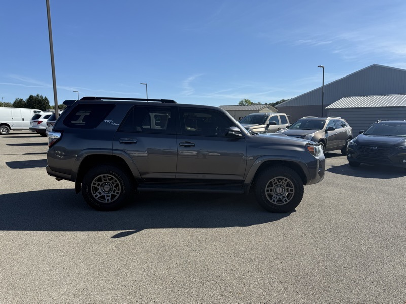 2019 Toyota 4Runner TRD Off-Road Premium photo 4