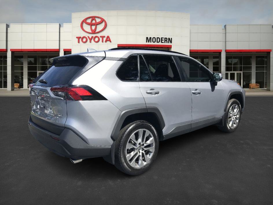 2023 Toyota RAV4 XLE Premium photo 5