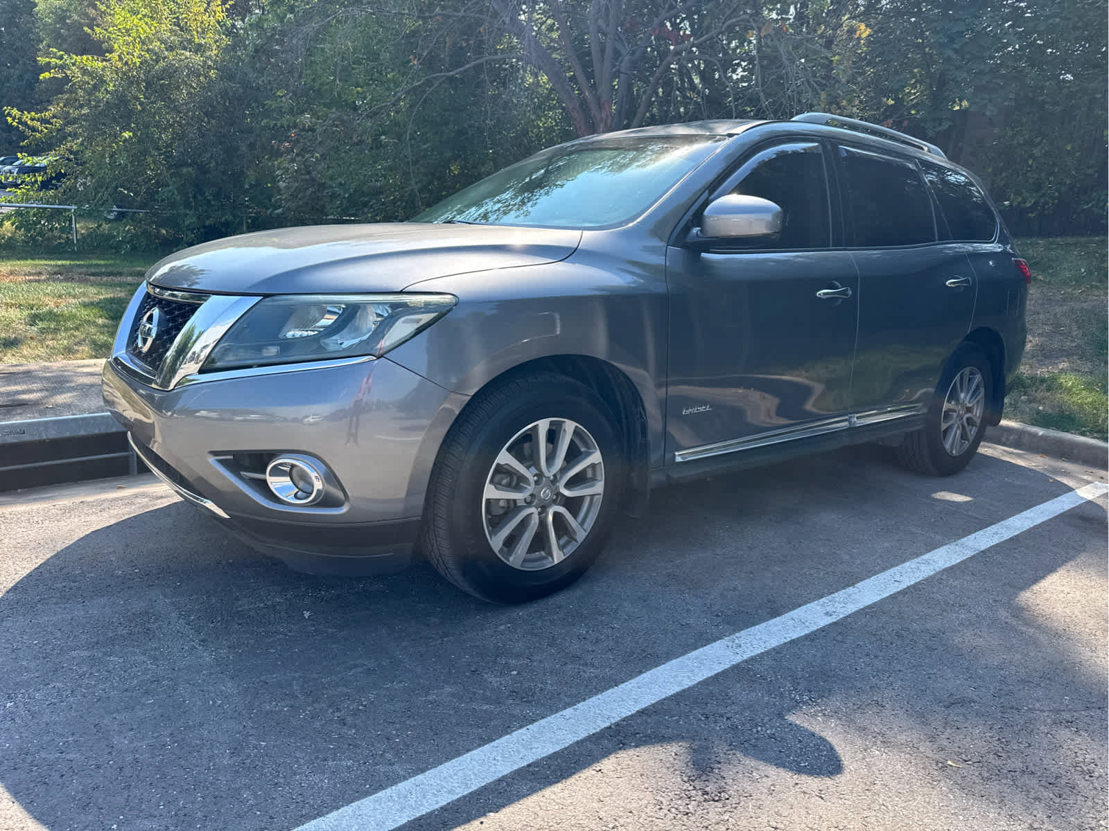 Used 2016 Nissan Pathfinder SL with VIN 5N1AR2MM1GC670728 for sale in Kansas City