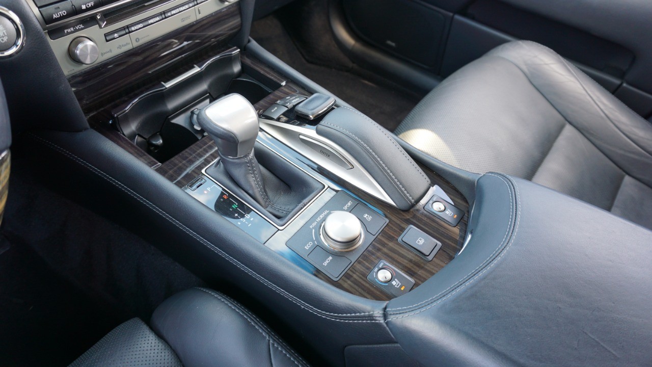 2017 Lexus LS 460 photo 18