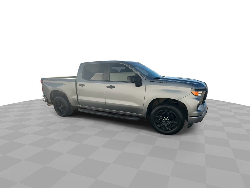 2023 Chevrolet Silverado 1500 Custom photo 2