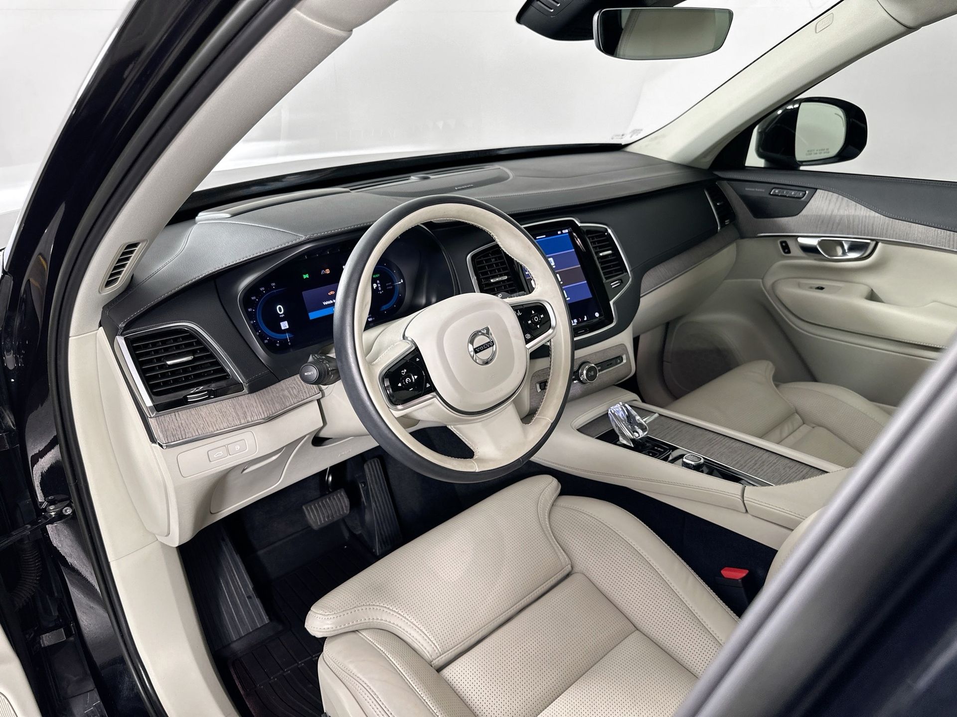 2023 Volvo XC90 Recharge Ultimate photo 2