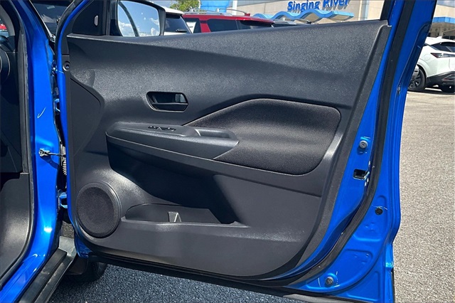 2022 Nissan Kicks S photo 25
