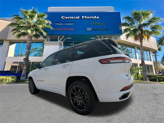 2025 Jeep Cherokee Summit photo 4