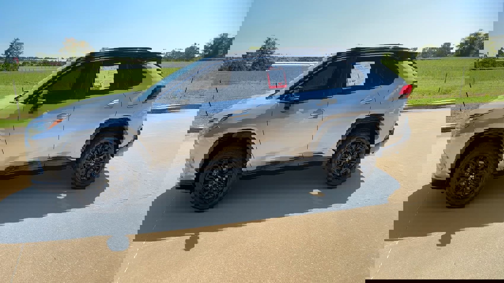 2022 Toyota RAV4 Hybrid XSE photo 5