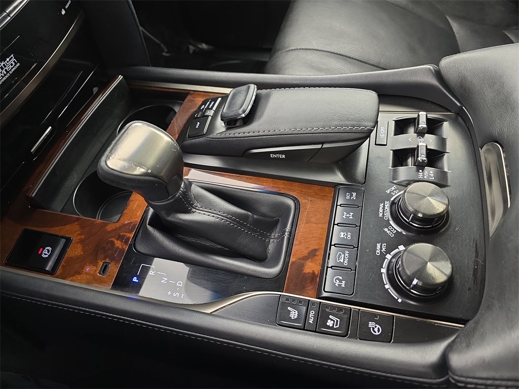 2020 Lexus LX 570 photo 23