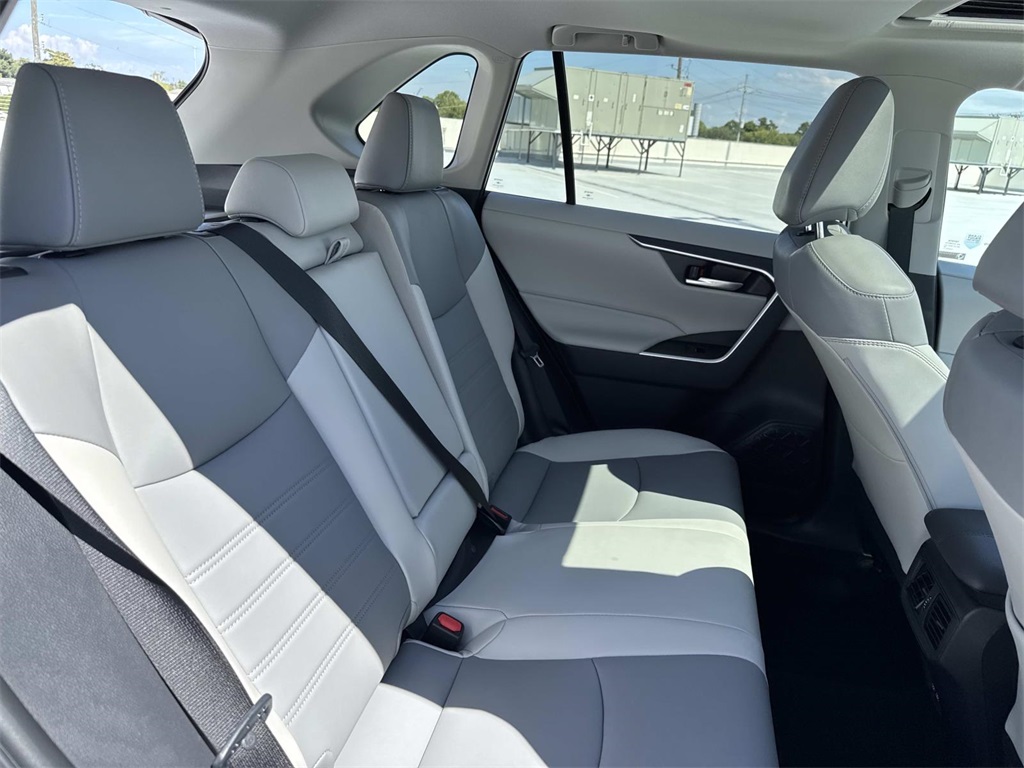 2023 Toyota RAV4 XLE Premium photo 8