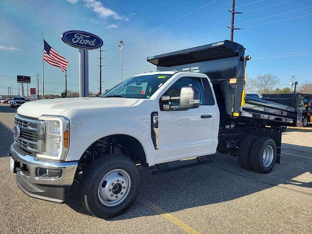 2024 Ford F-350 Super Duty Chassis Cab XL's photo