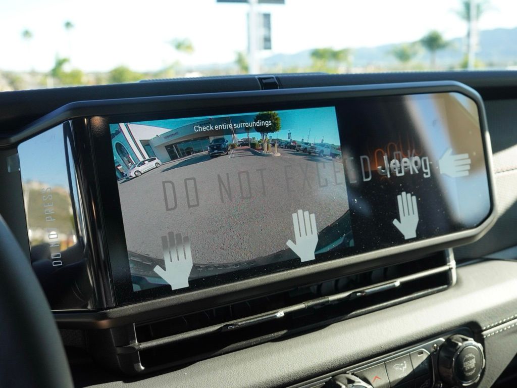 New 2026 Bright White Clear-Coat Exterior Paint Jeep Rubicon image 11