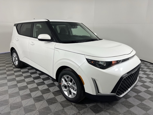 2025 Kia Soul LX's photo