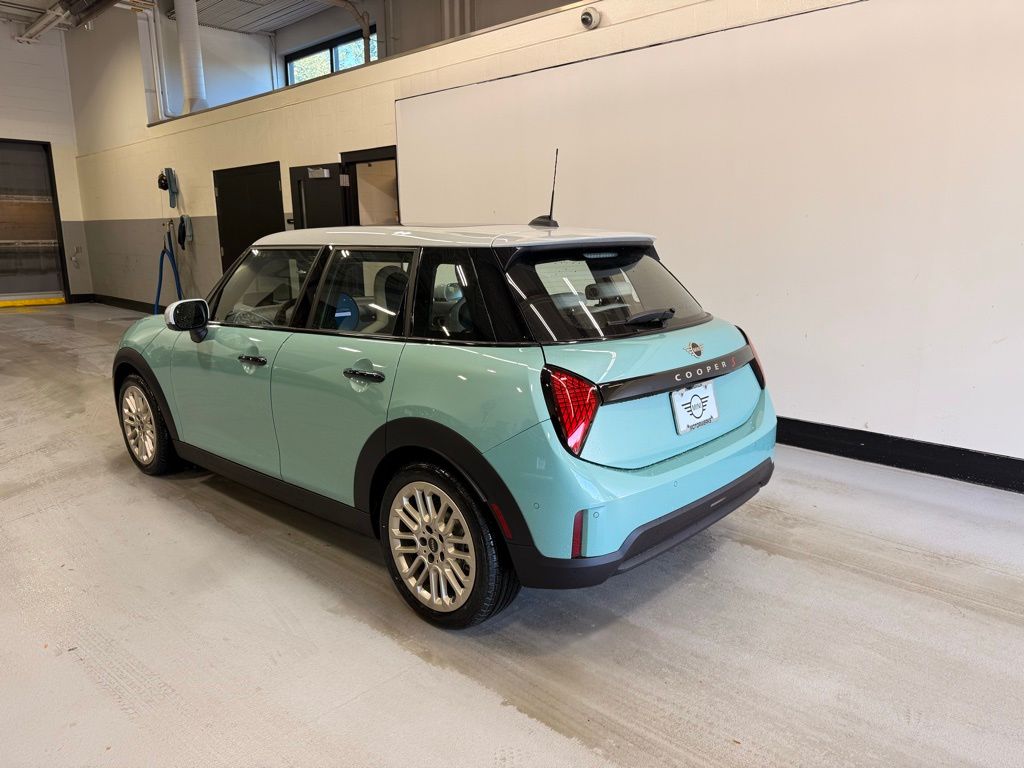 2026 Mini Cooper Hardtop S photo 2