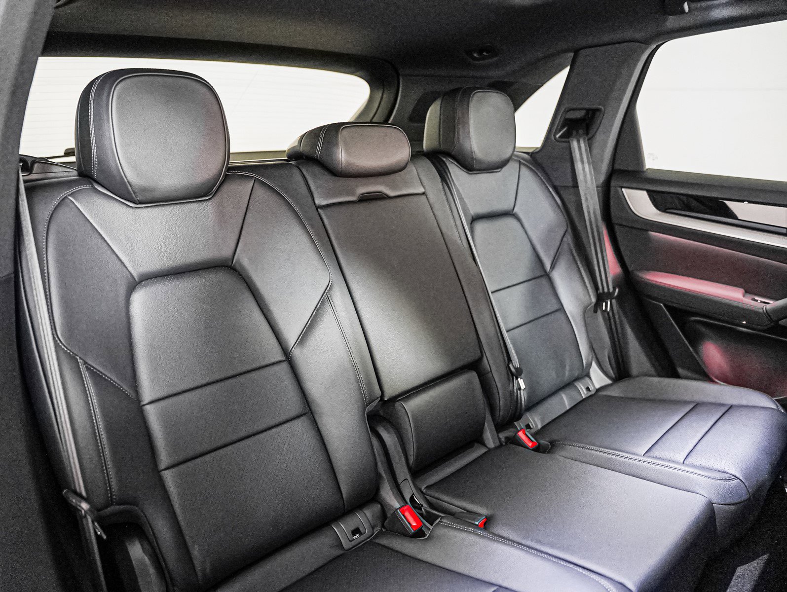 2025 Porsche Cayenne photo 6